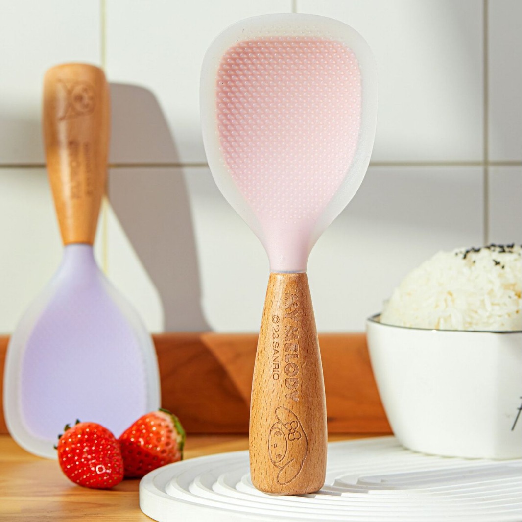 東莞<a href='http://www.chidaodinuan.com/Products/shuangseguijiaoweizu.html' class='keys' title='點擊查看關(guān)于硅膠制品廠的相關(guān)信息' target='_blank'>硅膠制品廠</a>:硅膠餐具與塑膠日用品它們的區(qū)別 東莞硅膠制品廠:硅膠餐具與塑膠日用品它們的區(qū)別